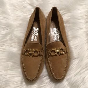 NWOB Classic Salvatore Ferragamo Camel Loafers